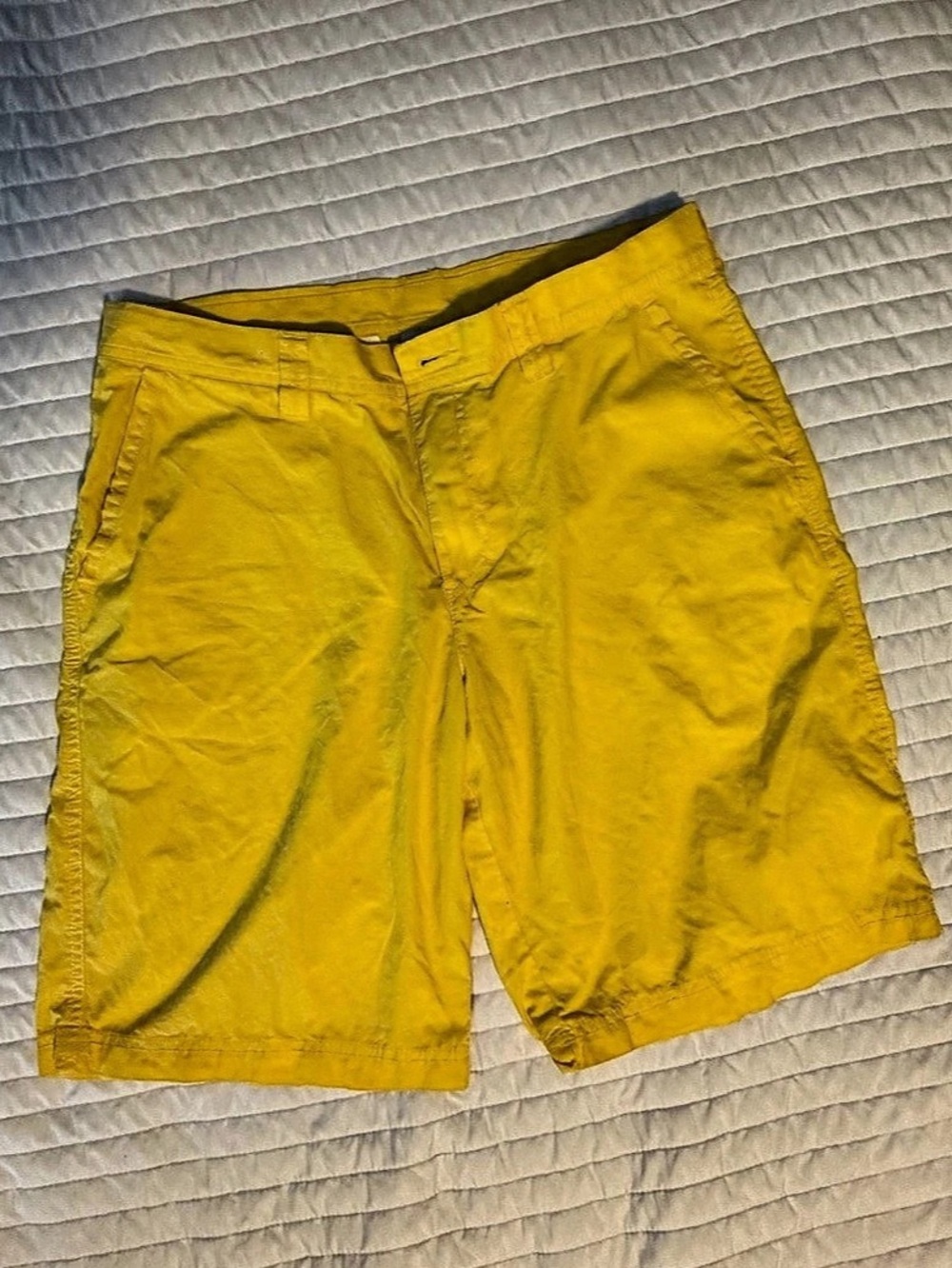 Columbia Yellow Hybrid Shorts Size 32 G45